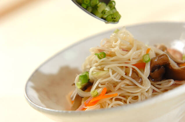 ベーコンとマイタケの素麺炒めの作り方の手順7