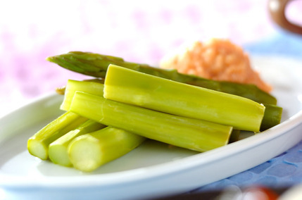 アスパラのタラマヨがけ