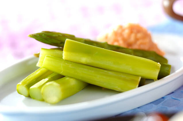 アスパラのタラマヨがけ