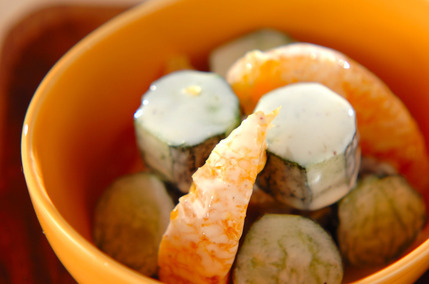 キュウリとオレンジのヨーグルト和え