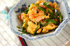 しっかり味でご飯がすすむ!ぷりぷりエビのニラ玉