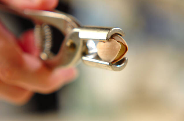 フライパンでふっくら香ばしい！炒りギンナン by 杉本 亜希子さんの作り方の手順1