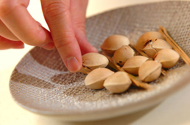 フライパンでふっくら香ばしい！炒りギンナン by 杉本 亜希子さんの作り方の手順3