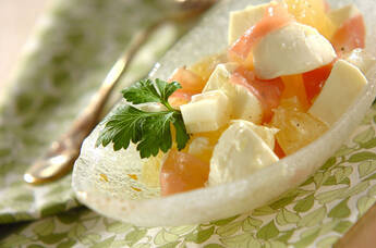 モッツァレラとグレープフルーツのサラダ