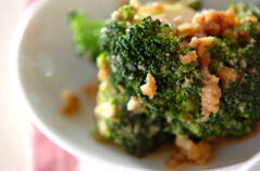 ブロッコリーのクルミ和え
