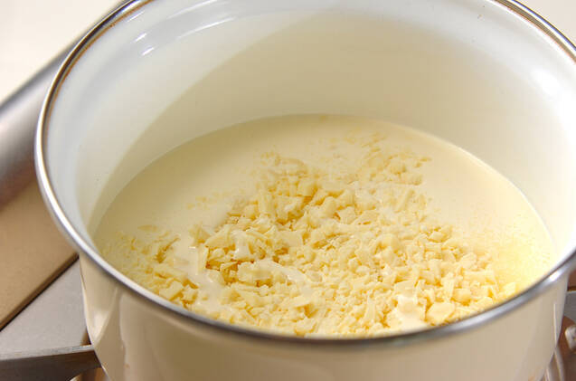 白いブッシュドノエルの作り方の手順14