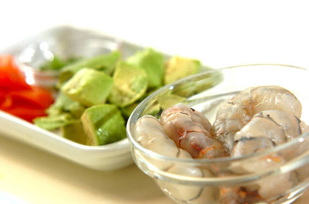 アボカドとエビのスパゲティーの作り方の手順1