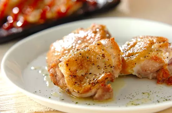 こんがり鶏肉の黒コショウ焼き レシピ 作り方 E レシピ 料理のプロが作る簡単レシピ こんがり鶏肉の黒コショウ焼き レシピ 作り方 E レシピ 料理のプロが作る簡単レシピ