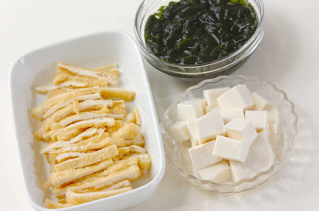 豆腐とワカメのみそ汁の作り方の手順1