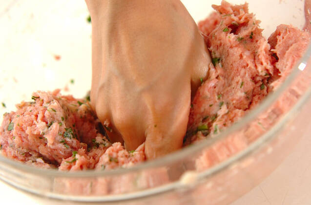 ハーブ肉団子のチーズ焼きの作り方の手順1