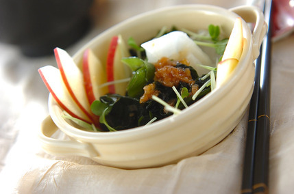 大根とワカメの梅サラダ