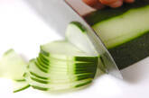 加賀キュウリの酢の物の下準備1