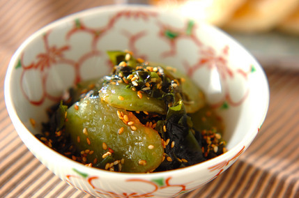 ワカメと刺身コンニャクのゴマ酢和え