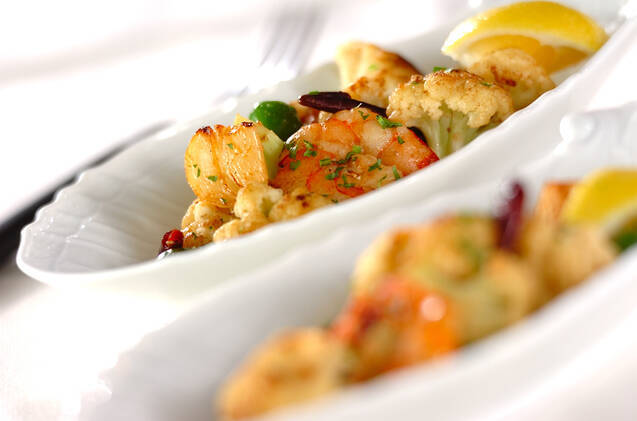 カリフラワーとエビのペペロンチーノ