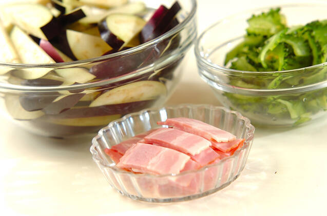 ナスとゴーヤの炒め物の作り方の手順1