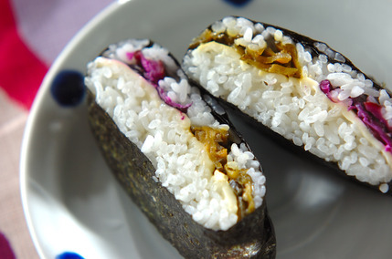 お新香とチーズのおにぎらず
