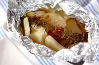 ジャガイモのハーブホイル蒸し焼き