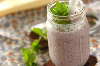 バナナとブルーベリーのヨーグルトスムージー