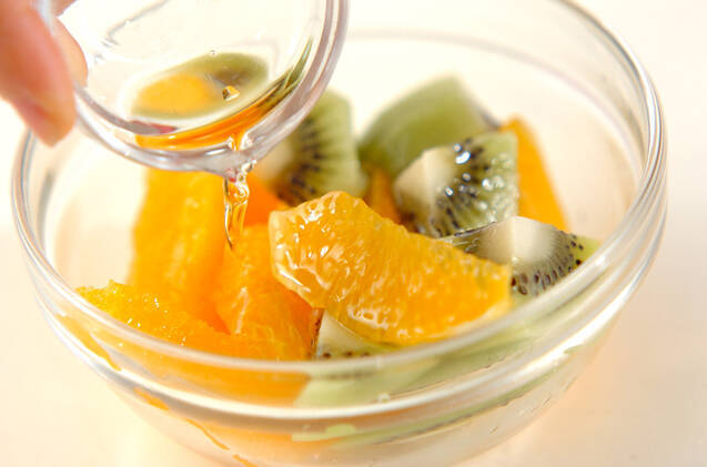 フルーツのリキュールがけの作り方の手順3