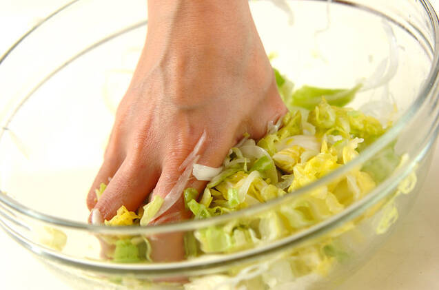 春キャベツの手もみサラダの作り方の手順5