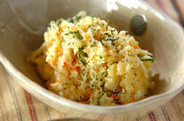 おうちでプロの味！定番の具だくさんポテトサラダ