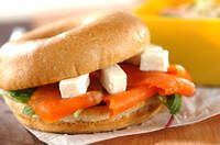 サーモンチーズベーグル