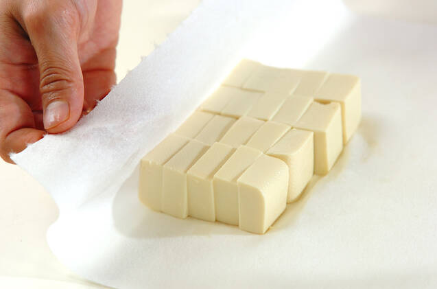 豆腐とトマトのサラダの作り方の手順1