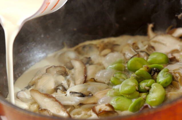 カキとソラ豆のクリーム煮の作り方の手順3