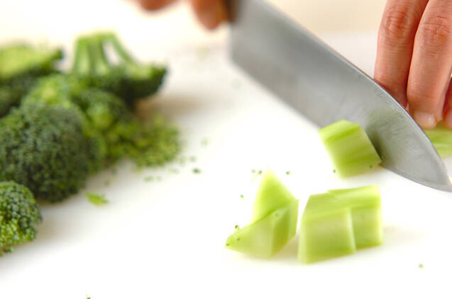 ブロッコリーのスープの作り方の手順1