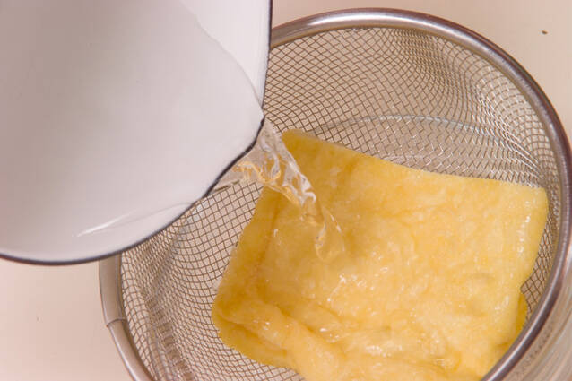 豆腐と油揚げのみそ汁の作り方の手順1