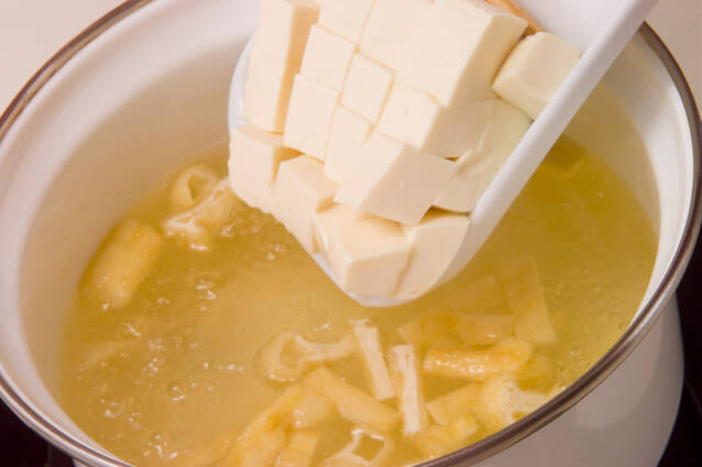 豆腐と油揚げのみそ汁の作り方の手順4
