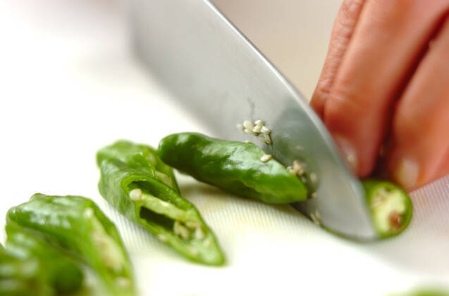 ソテーシシトウのベーコンチップの作り方の手順1