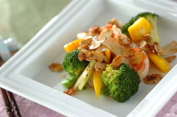 エビとホタテのソテー ナッツソースがけ