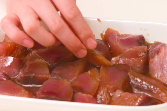 揚げカツオの甘辛炒めの作り方の手順1