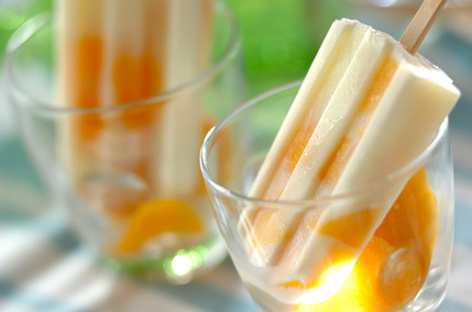 マンゴー杏仁のアイスキャンディー