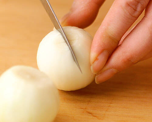 小さい玉ネギのスープの作り方の手順2