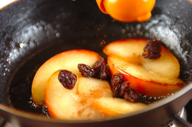 リンゴのシナモンソテーの作り方の手順2