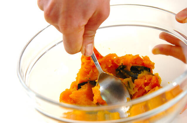 カボチャのチーズ春巻きの作り方の手順1