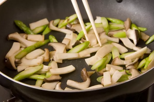 しっかり味なのにさっぱり！豚肉の梅しそソース和えの作り方2