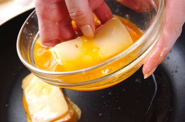 薄切り餅ピカタの作り方の手順5