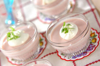 イチゴヨーグルトゼリー