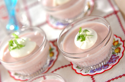 イチゴヨーグルトゼリー