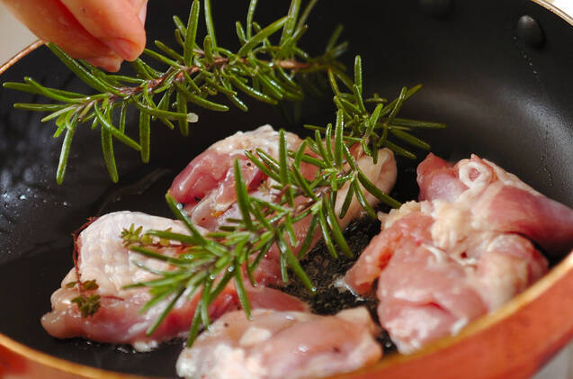 チキンのハーブソテーの作り方の手順2