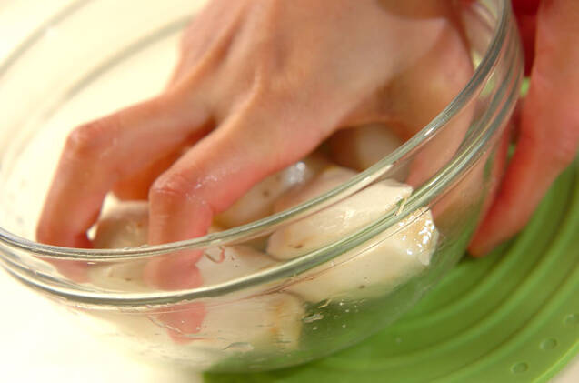 里芋の煮物の作り方の手順1