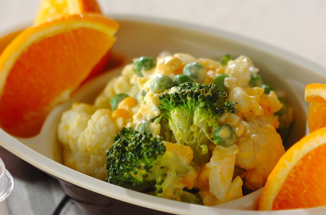 カリフラワーとブロッコリーのサラダ