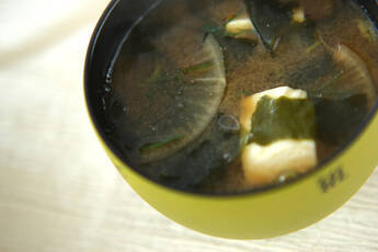豆腐とワカメのみそ汁