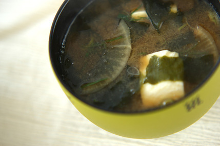 豆腐とワカメのみそ汁