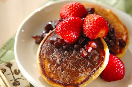 ホットケーキのイチゴ小豆のせ