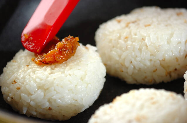 もろみみそ焼きおにぎりの作り方の手順2