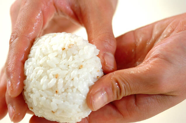 もろみみそ焼きおにぎりの作り方の手順1